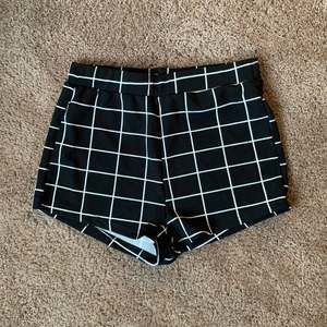 Sexy Black Grid Pattern Shein Shorts